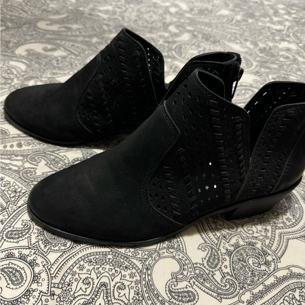 Vince Camuto ankle boot